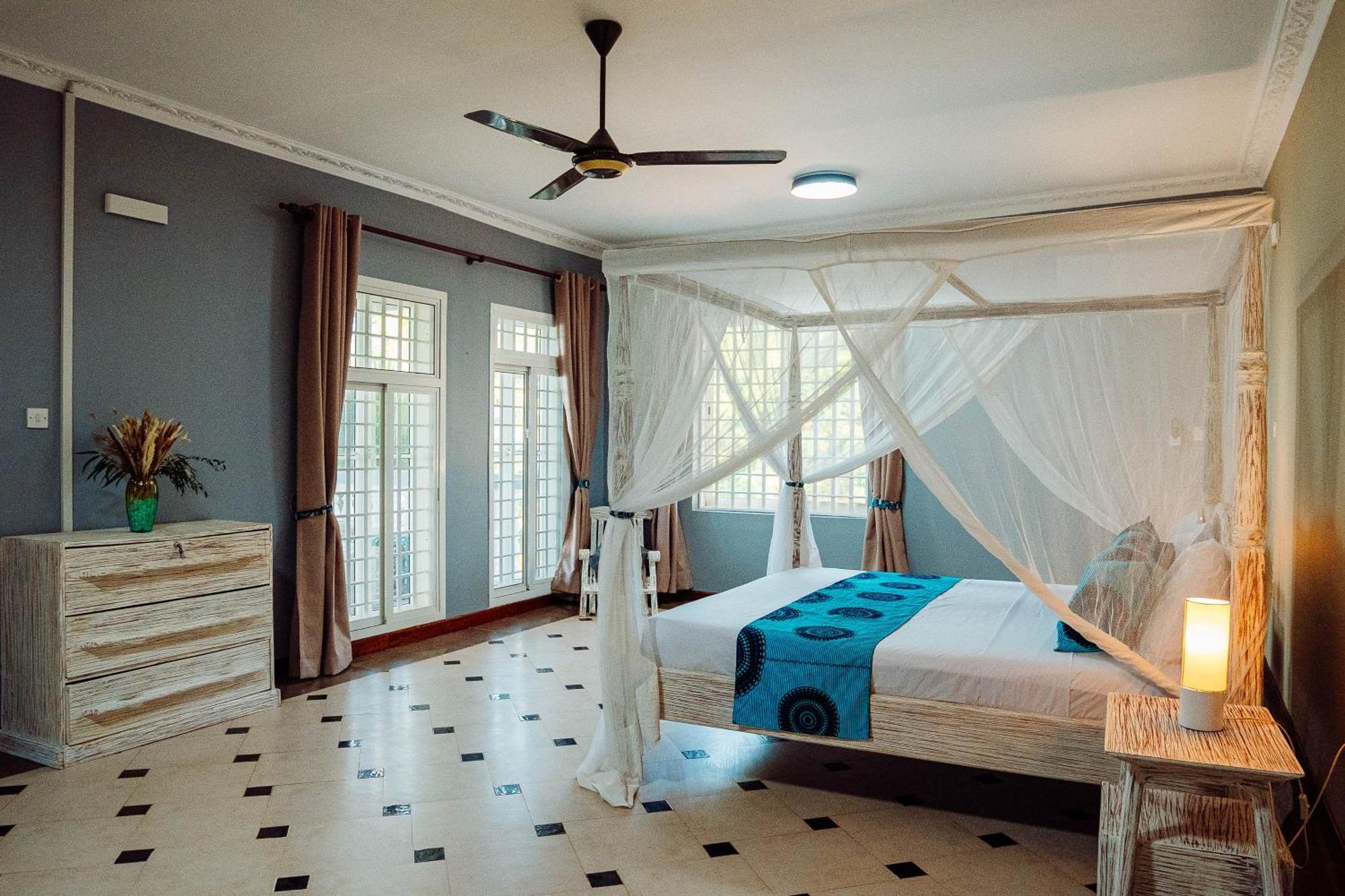 Jasmine - Ocean Front Villa Bwejuu