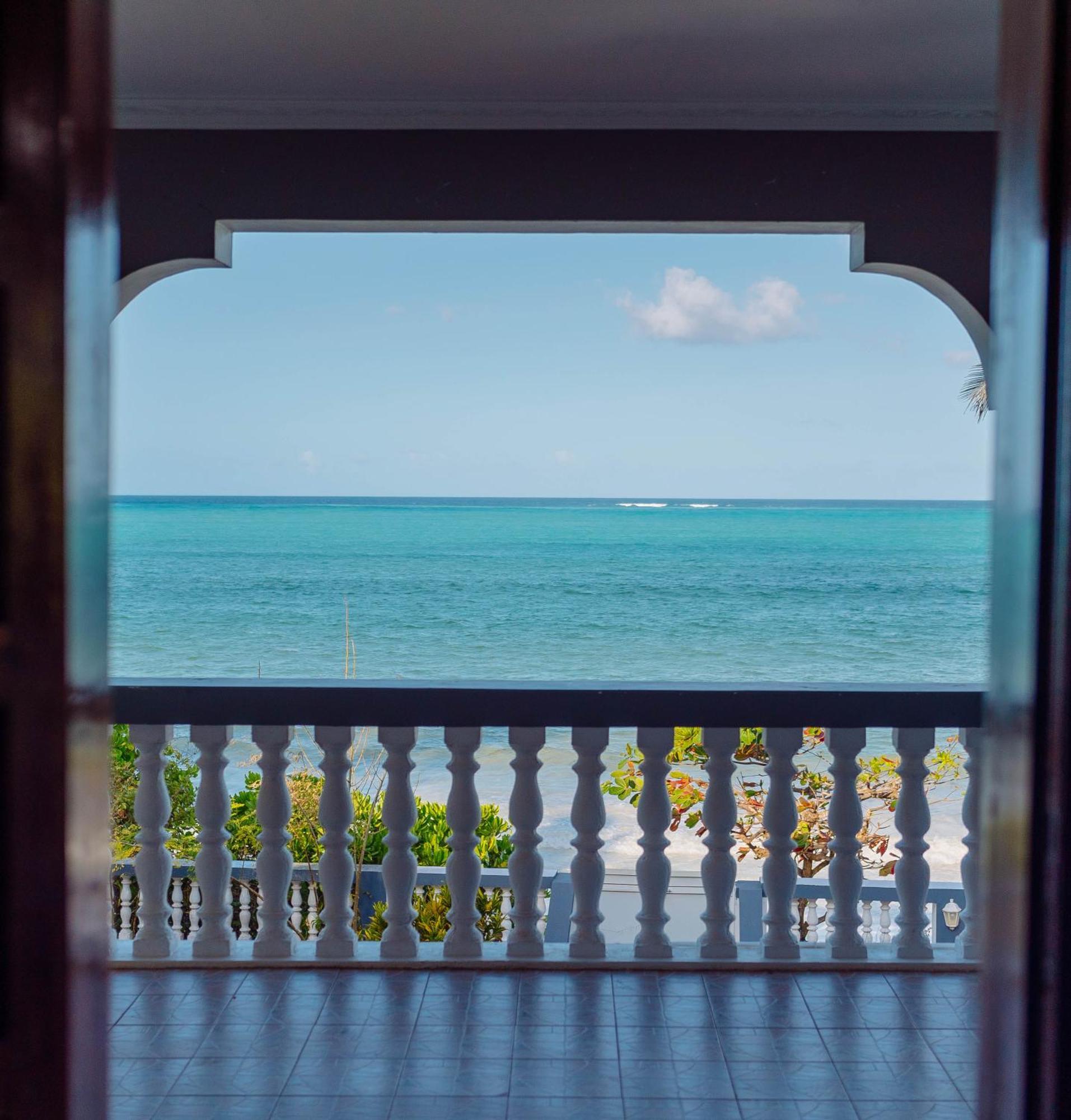 Jasmine - Ocean Front Bwejuu